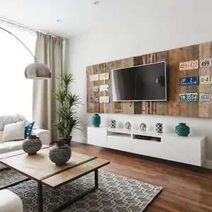 Mtlvacationrentals - The Fabfour , Montreal Canada